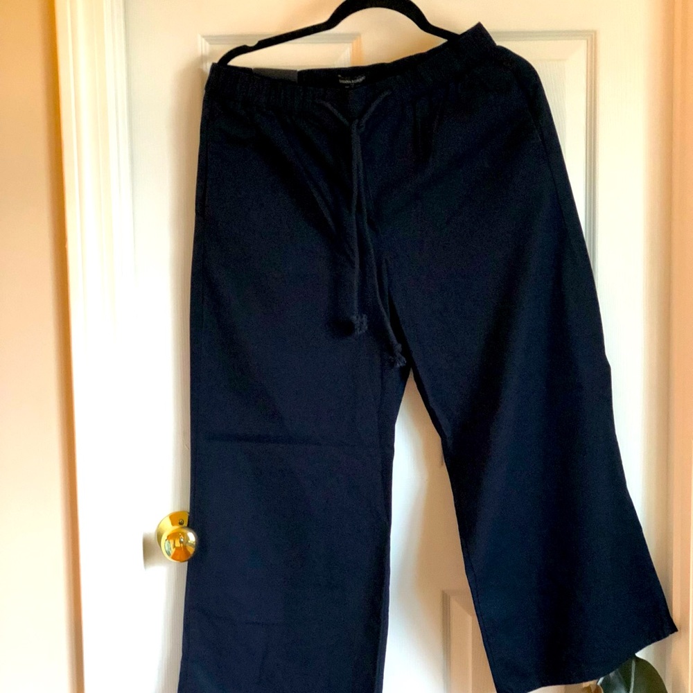 NWT Banana Republic Navy Wide Leg Crops Medium